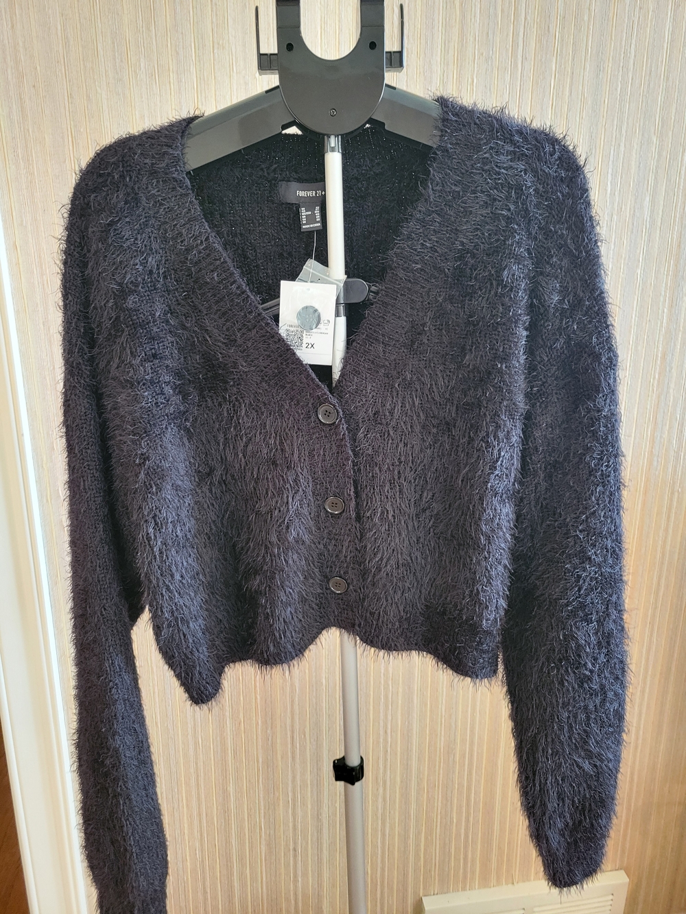 Forever 21 Black Fuzzy V-Neck Buttoned Cropped Long Sleeve Cardigan NWT 2X